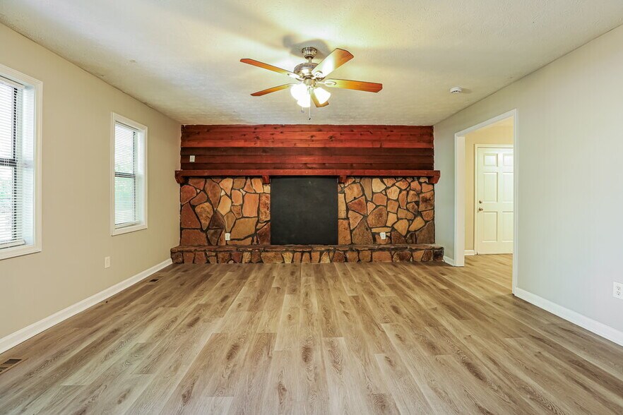 Building Photo - 3237 Carmel Dr