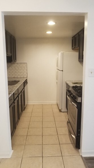 Kitchen - 138 E Bailey Rd