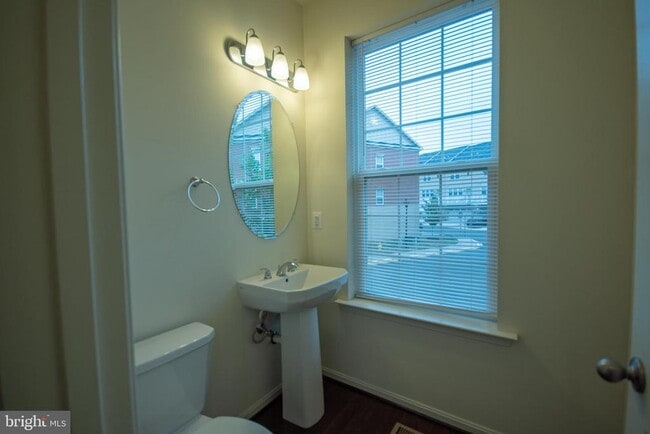 Building Photo - 8024 Cayzer Ln