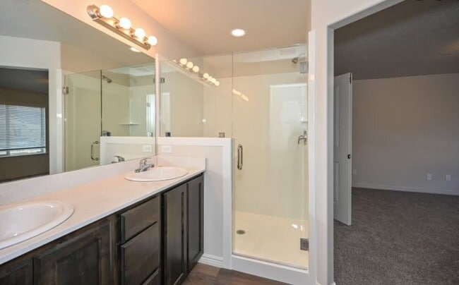 Building Photo - 858 N Old Fort Dr