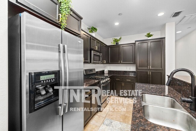 Building Photo - 506 Monet Ln