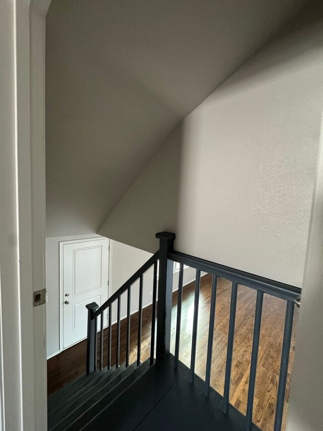 Building Photo - 2 Bedroom 1 Bath Home.