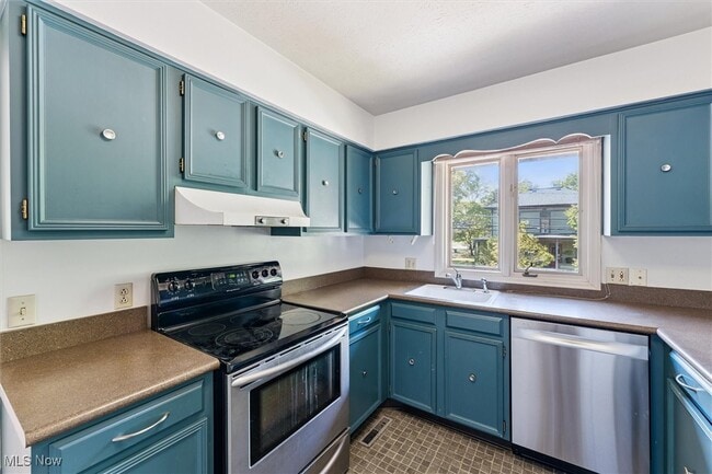 Building Photo - 41 S Cedar St