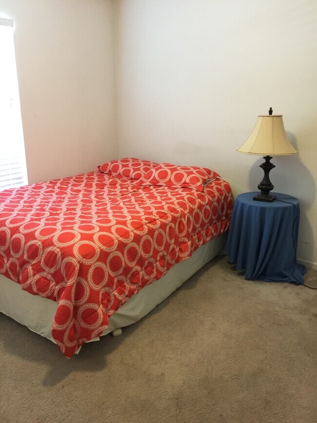 Building Photo - Furnished 2 Bed, 2 Bath Condo