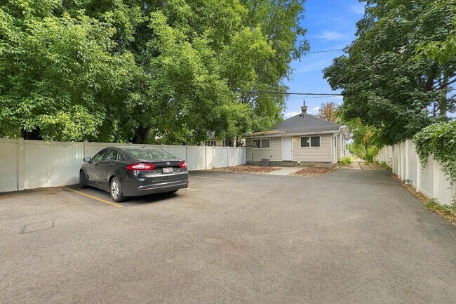 Building Photo - 926 Binford St