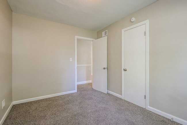 Building Photo - 4724 Granada Dr