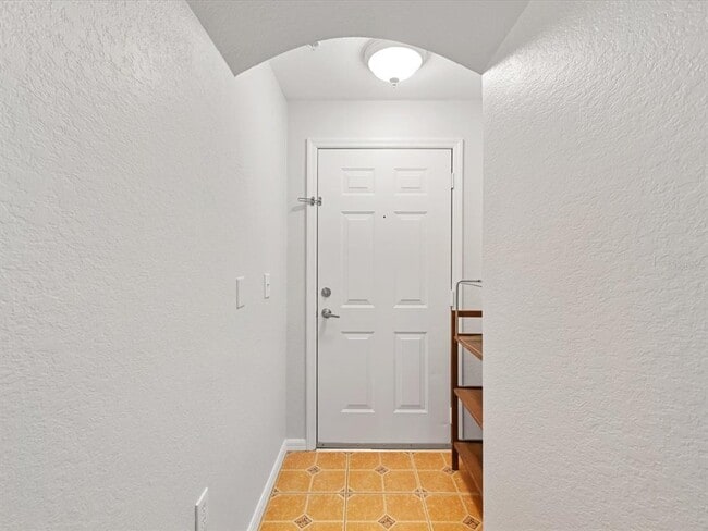 Building Photo - 200 4th Ave S