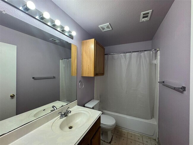 Building Photo - 110 Meadowside Dr
