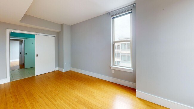 Building Photo - Chinatown 1,000 Square Foot PLUS W/Private Balcony, Fitness Center & More!
