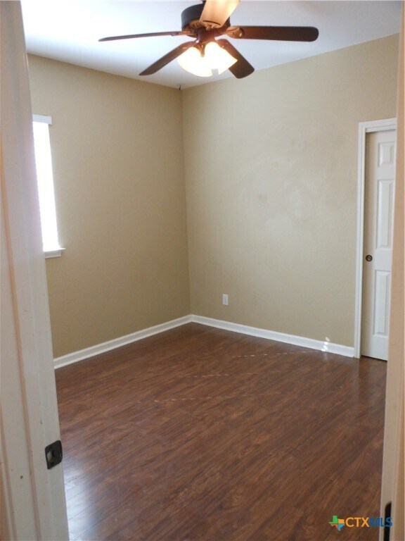 Building Photo - 2242 Lakeline Dr