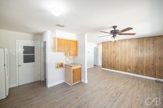 Building Photo - 872 Forrest Ave