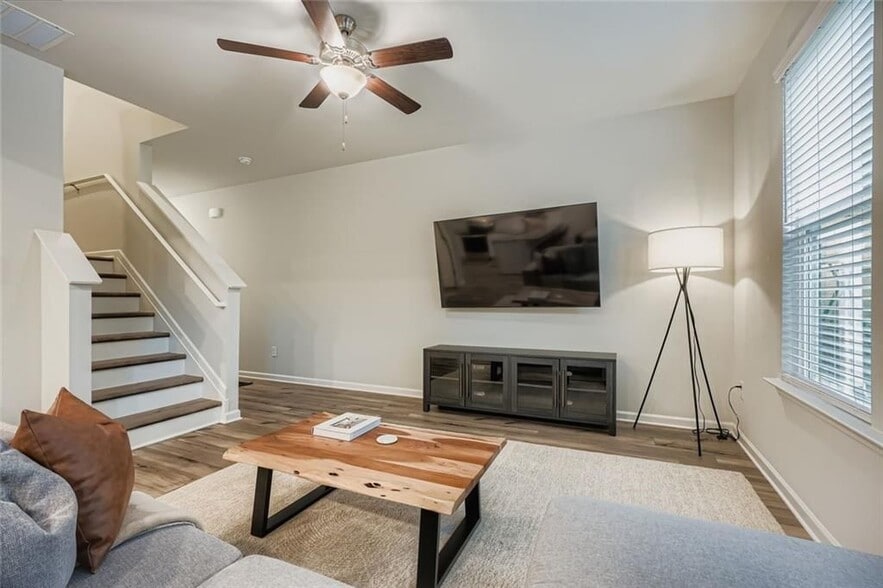 Building Photo - 4630 Blake Lp