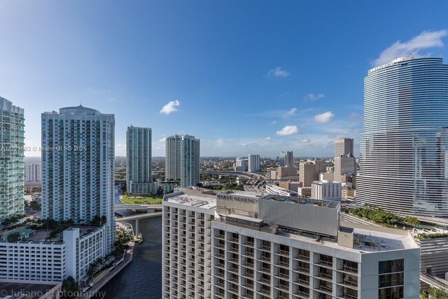 Building Photo - 200 Biscayne Blvd Way