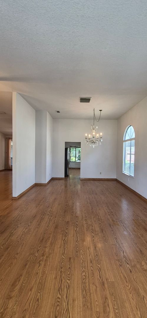 Building Photo - 642 Silvertop Way