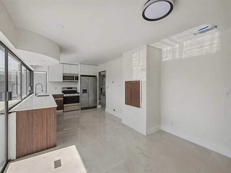 Building Photo - 1940 NW 32nd St