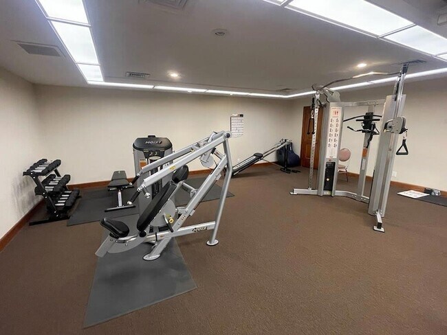 Building Photo - 7685 Northcross Dr