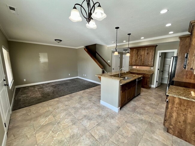Building Photo - Lovely townhome for rent in Orem
