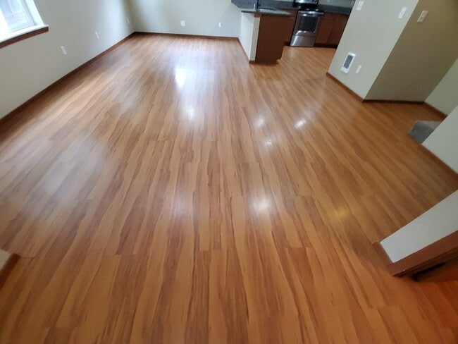 Building Photo - Pre-leasing NOW! 6 Bedroom, 3 Bath Home!