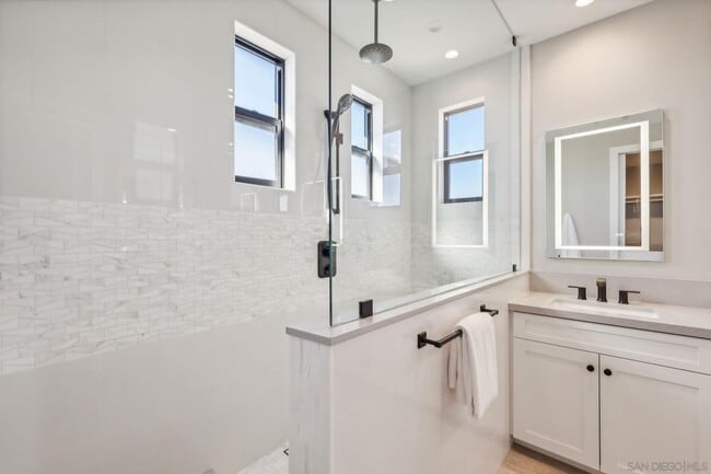 Building Photo - 2936 Copley Ave