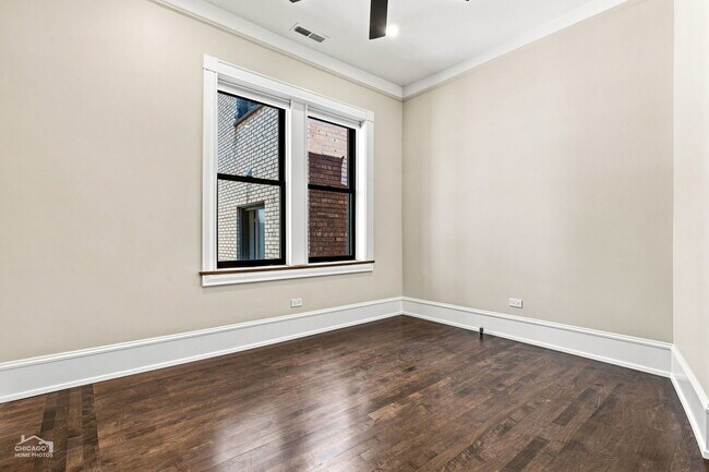 Building Photo - 5829 N Kenmore Ave