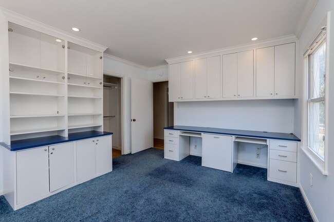 Building Photo - 4 Bed / 3 Bath Burlingame home near excell...