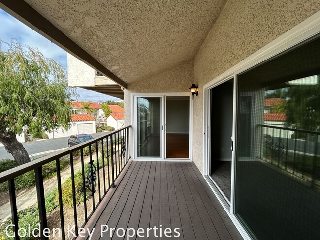 Building Photo - Welcome to this charming 2-bedroom, 2-bathroom downstairs end unit in Alta Mira in Carlsbad!!