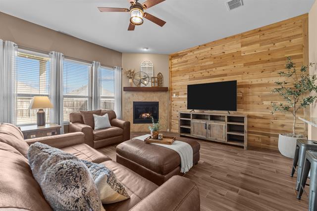Building Photo - 910 Blackhawk Dr