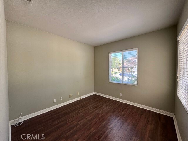 Building Photo - 30997 Oakhill Dr