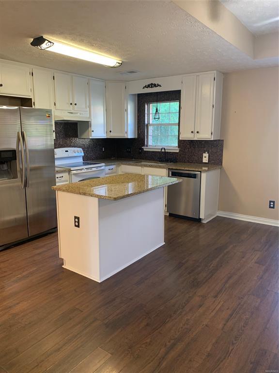Building Photo - 243 Primrose Dr