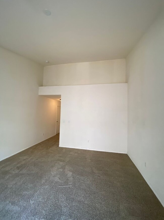Building Photo - Beautiful Somerset Single Story Townhome N...