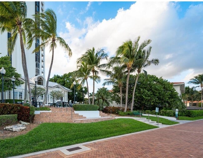 Building Photo - 2000 Towerside Terrace