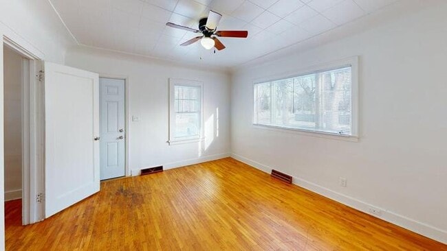 Building Photo - 411 W Bowen Ave