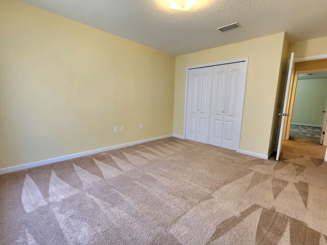 Building Photo - Small-Pet Friendly! Spacious 3/2 Home Loca...