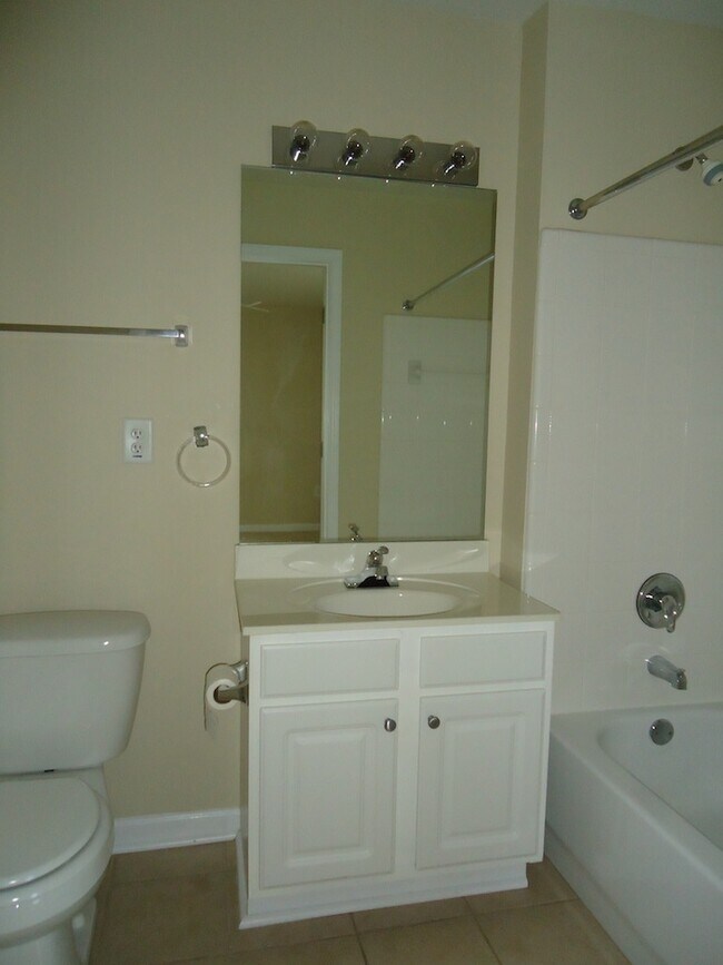 Building Photo - Summit #1012 - End Unit! - PRELEASING FOR AUGUST 2026!