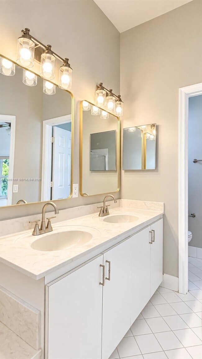 Building Photo - 908 Tanglewood Cir