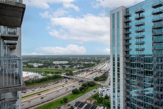 Building Photo - 5925 Almeda Rd