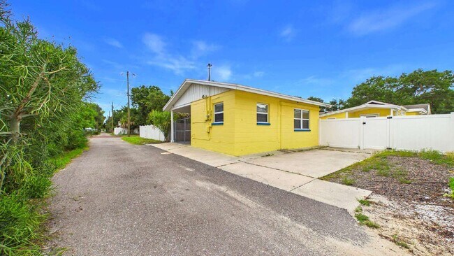 Building Photo - 3815 1st Ave N