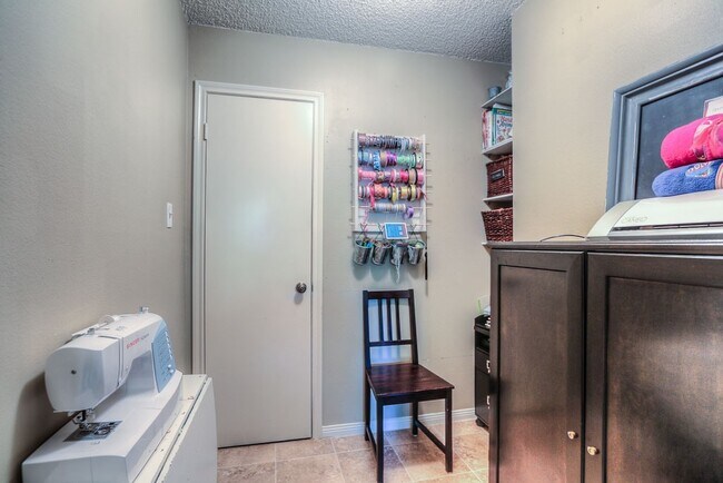 Building Photo - 24 Edgewood Forest Ct