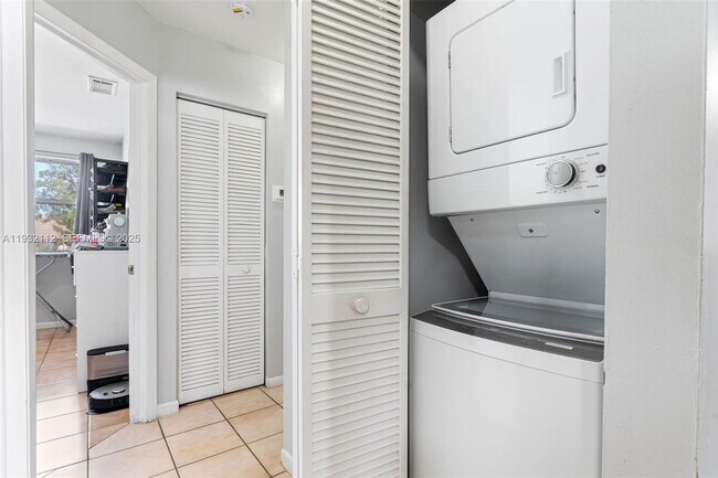 Building Photo - 7111 SW 129th Ave