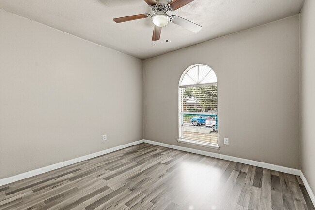 Building Photo - 3BR/2.0BA Single Family - Carrollton