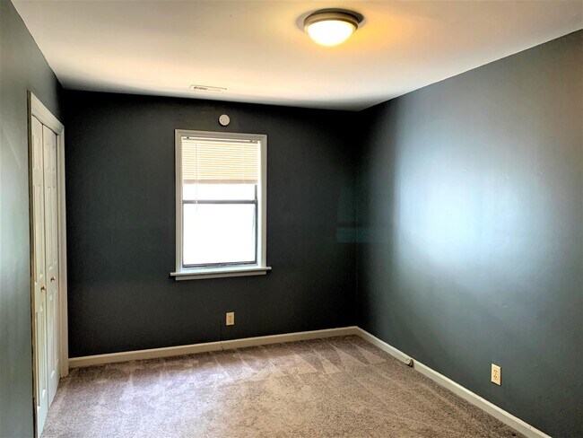 Building Photo - 1031 Curran St NW