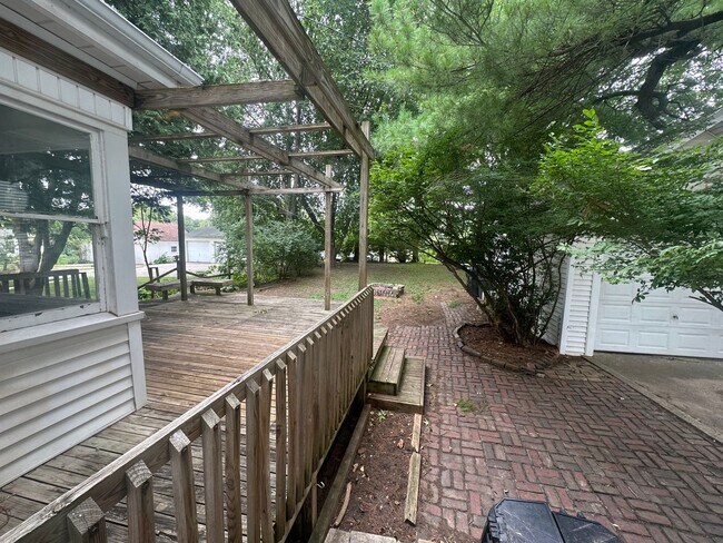 Building Photo - Timeless 3 Bedroom House!