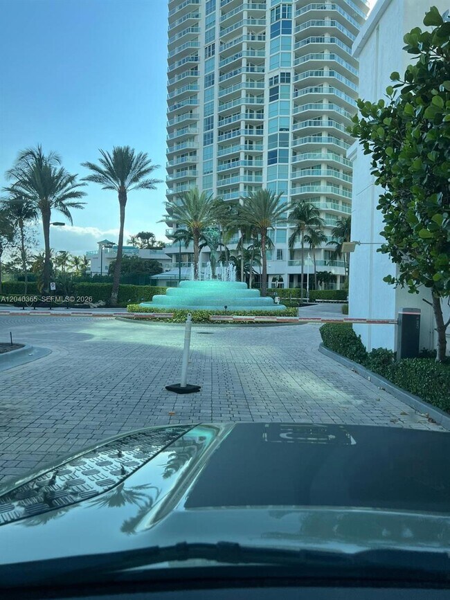 Building Photo - 16500 Collins Ave