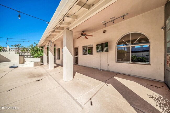 Building Photo - 5639 E Aire Libre Ave