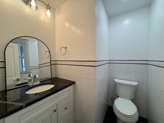 Building Photo - Stylish 3-Bedroom Home in Hackensack, NJ for Rent