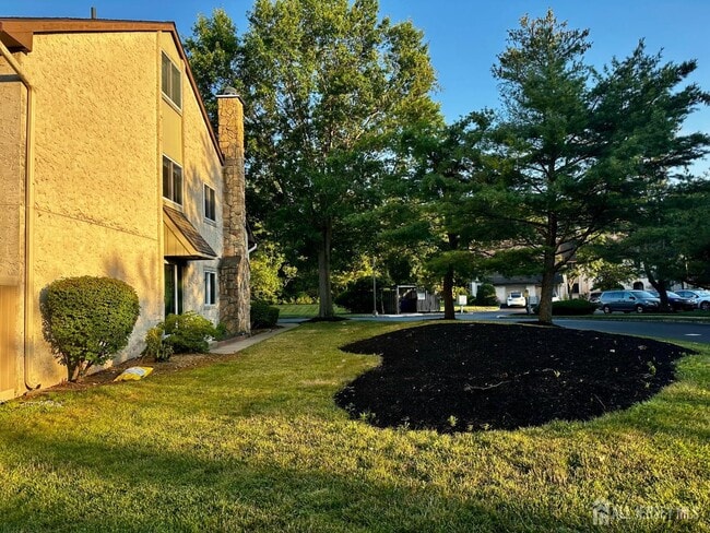 Building Photo - 99 Thoreau Dr