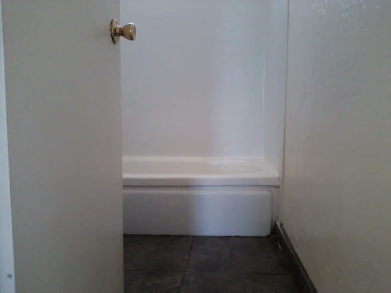 Recent tub refinish - 3895 Harney St