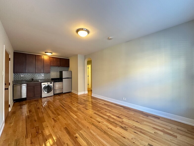 Building Photo - 562 W Arlington Pl