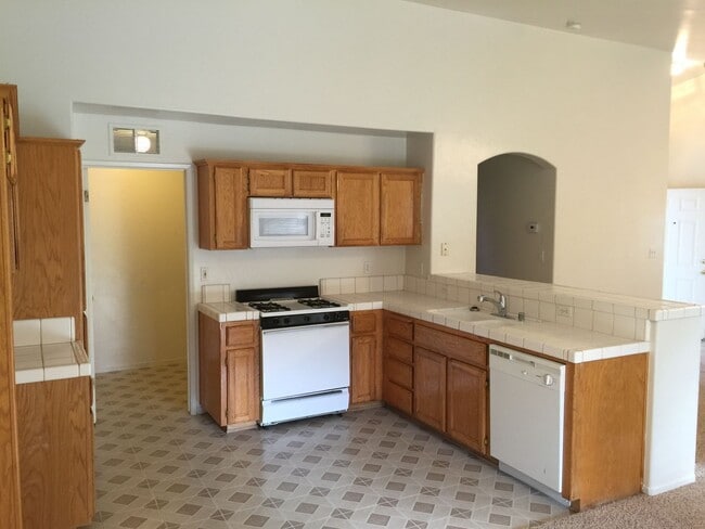 Building Photo - 825 Astoria Park Dr