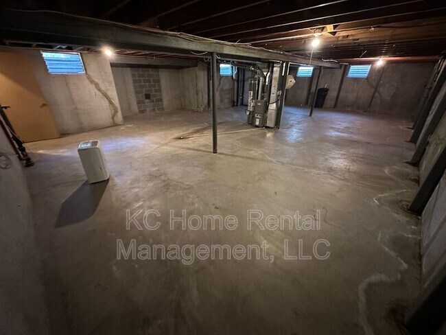 Building Photo - 8216 W 97th St